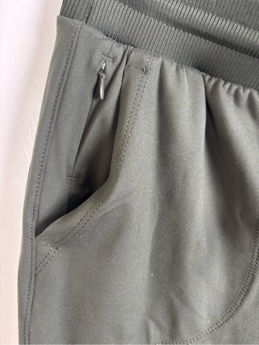 Rachel Zoe Olive Green Drawstring Jogger Pants Med Zip Pocket Stretch Athleisure - Picture 8 of 10